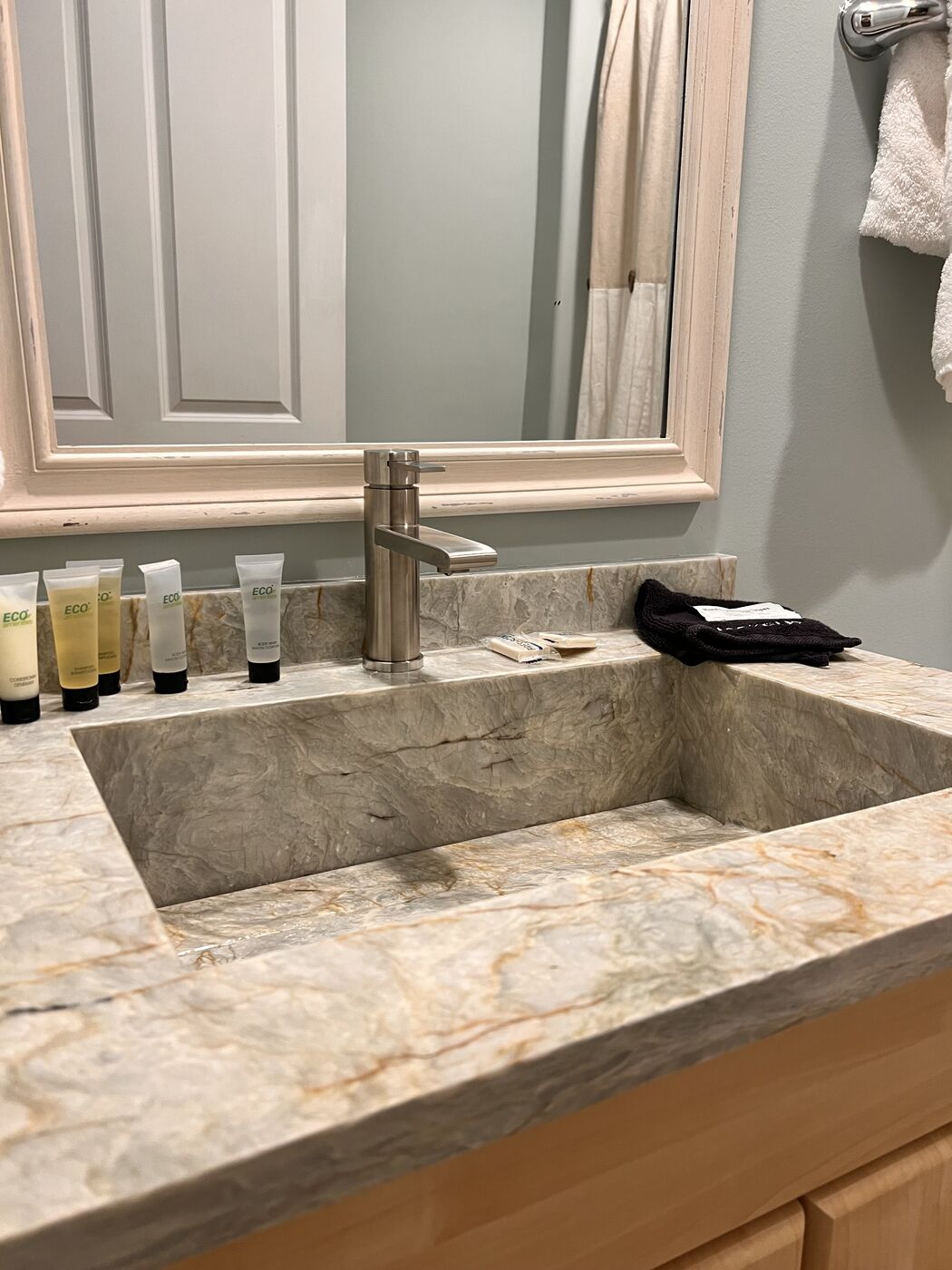 Integrated sink cut from the vanity top