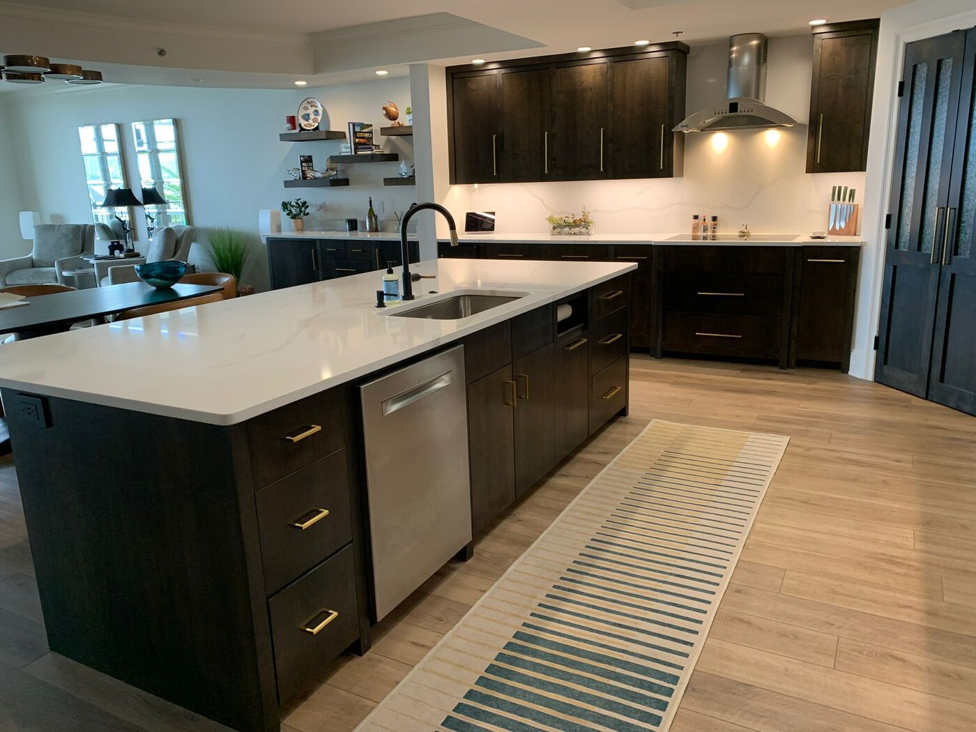 White island against dark cabinetry